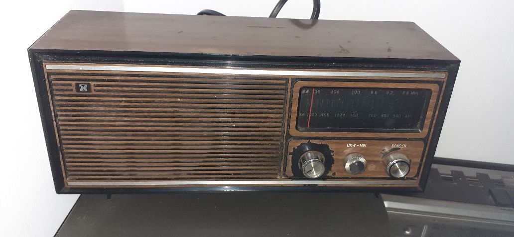 Radiouri vechi de vanzare