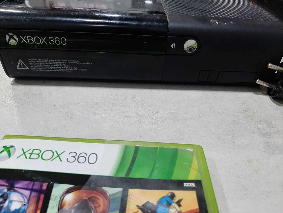 Xbox 360 Джойстик + 3 игри