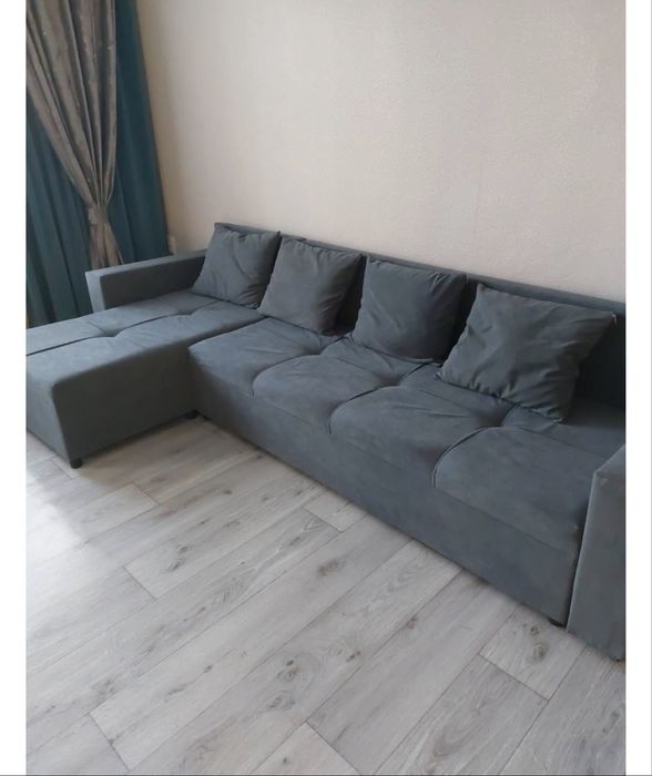 Диван в хорошем состоянии . 3 метр .