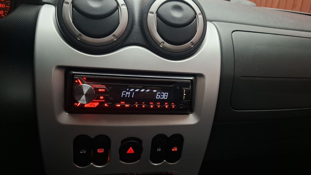 Radio-cd cu Bluetooth si Usb, aux Pioneer Deh 3900BT
