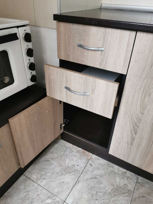 Комплект кухненски шкафове + пералня Beko + хладилник Liebherr