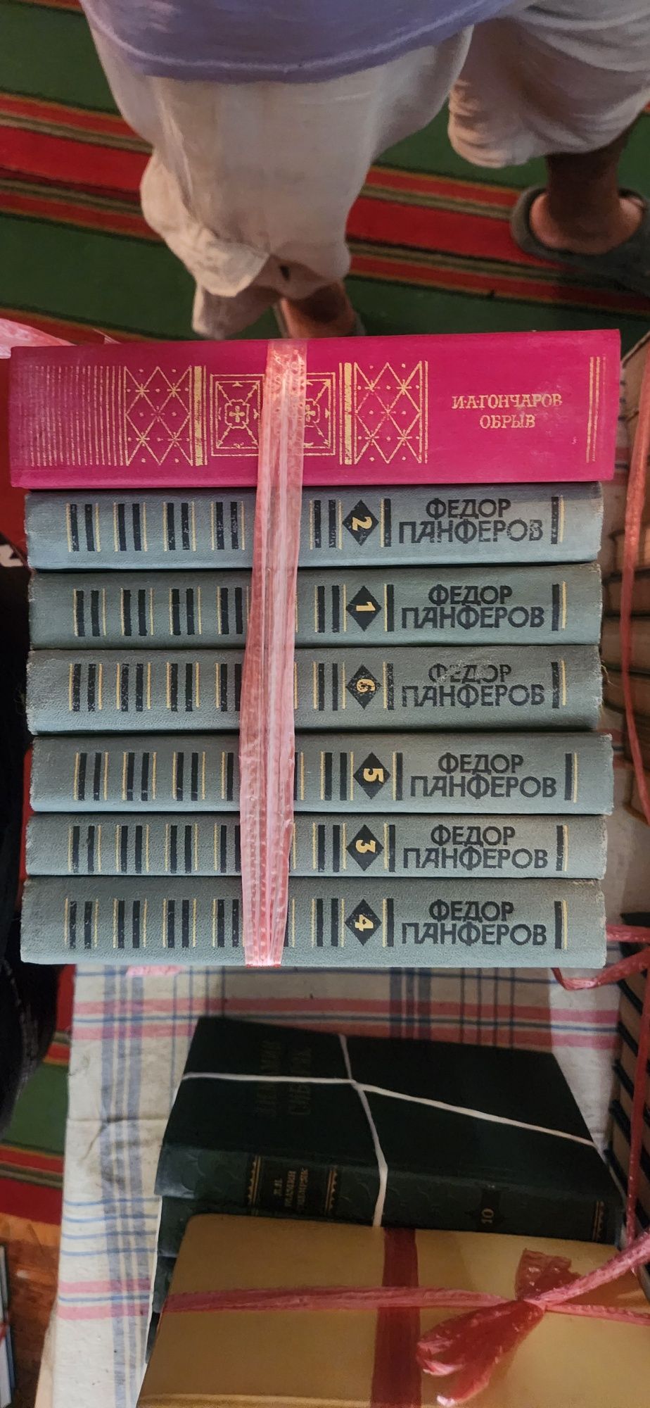Продаются книги художественной литературы.
