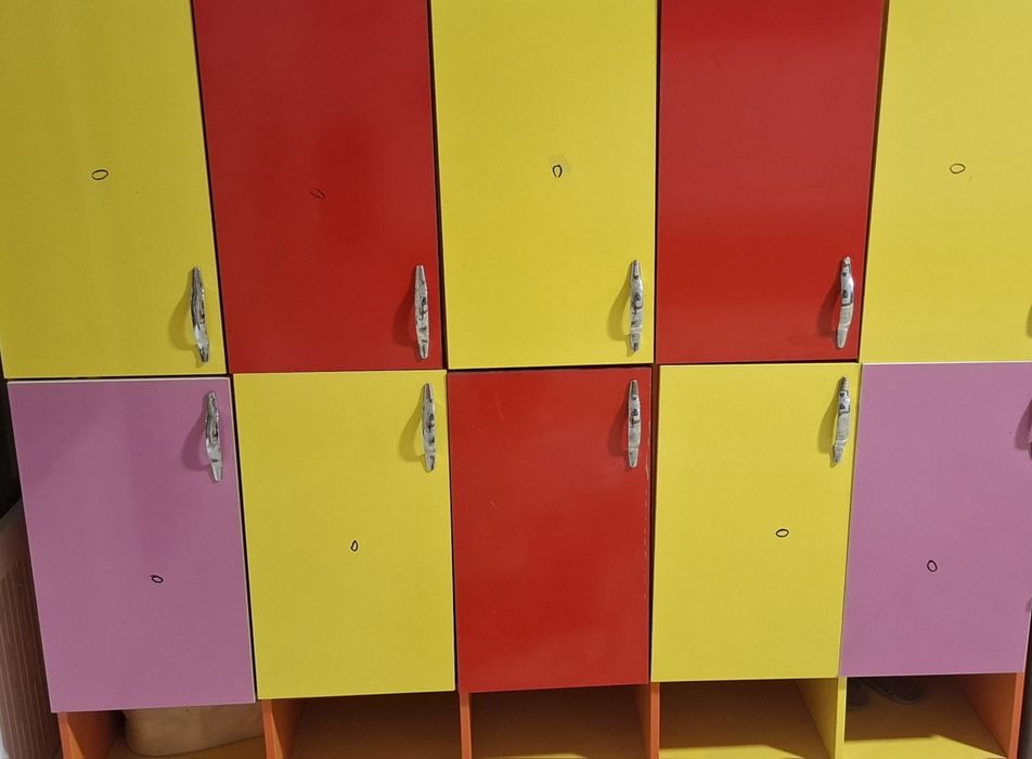 Болалар богчаси учун шкафи сотилади