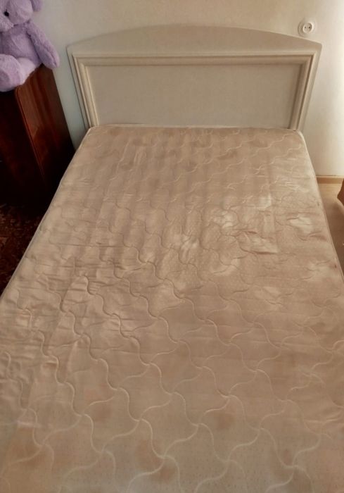 Продам кровать с матрасом