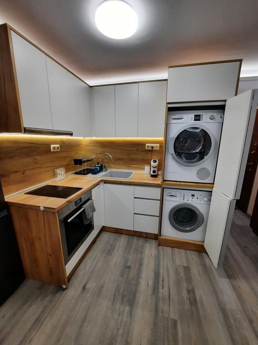 Дава се под наем Двустаен апартамент в Варна, Цветен квартал - 65 кв.м за 800 € - Снимка #2