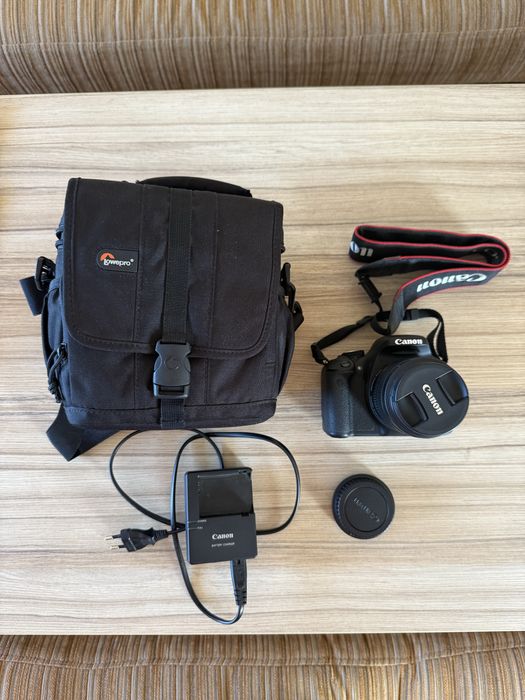 Canon EOS 600D + обектив 18–55mm IS II