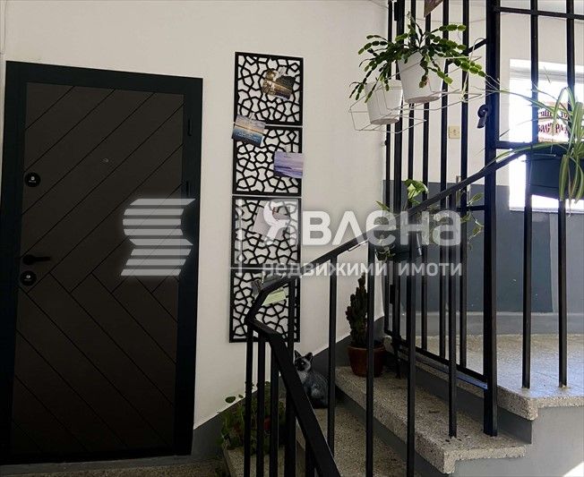 Продава се Тристаен апартамент в Варна, Бриз - 77 кв.м за 2416 €/кв.м - Снимка #1