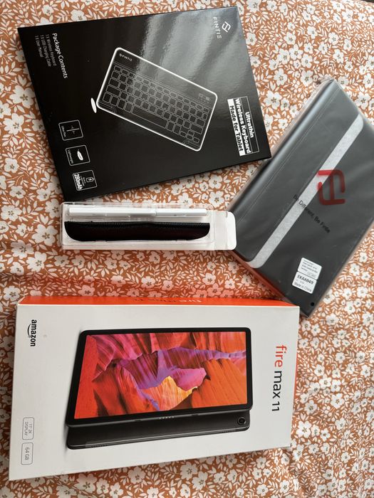 Tableta, tastatura, husa, pix