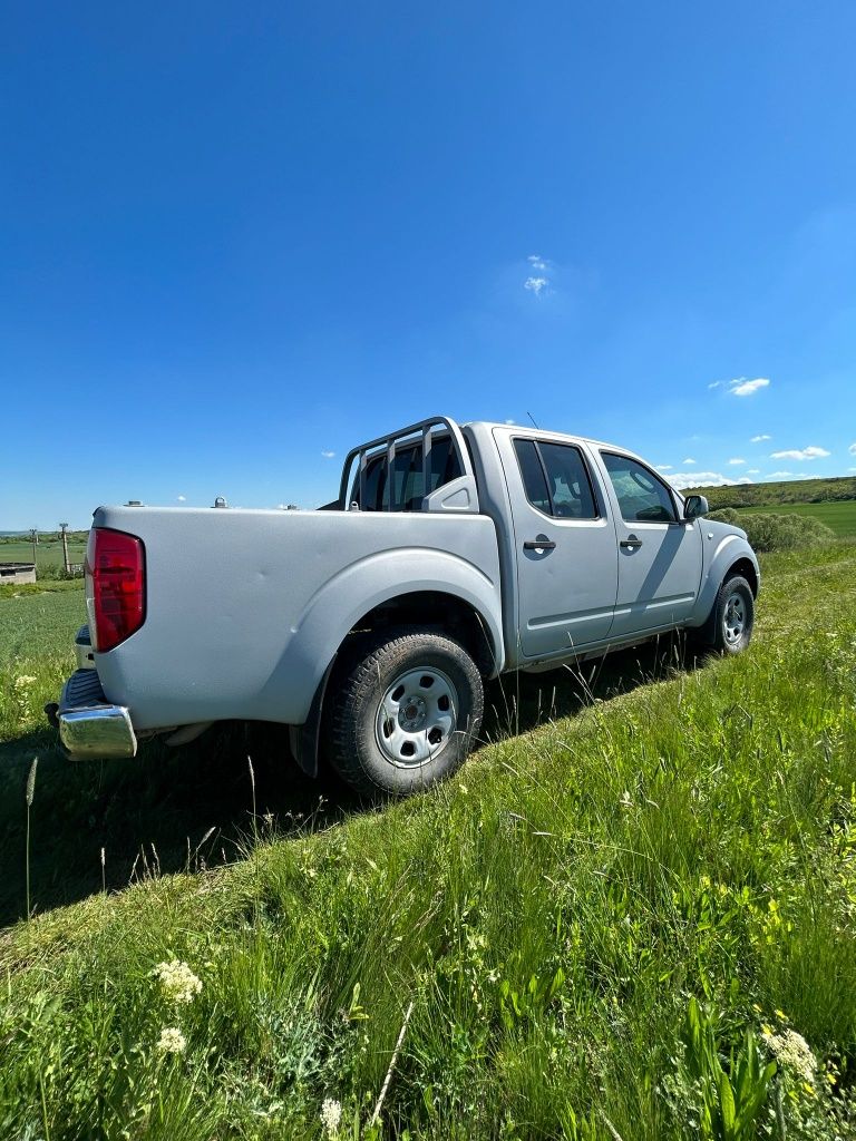 Vând Nissan Navara