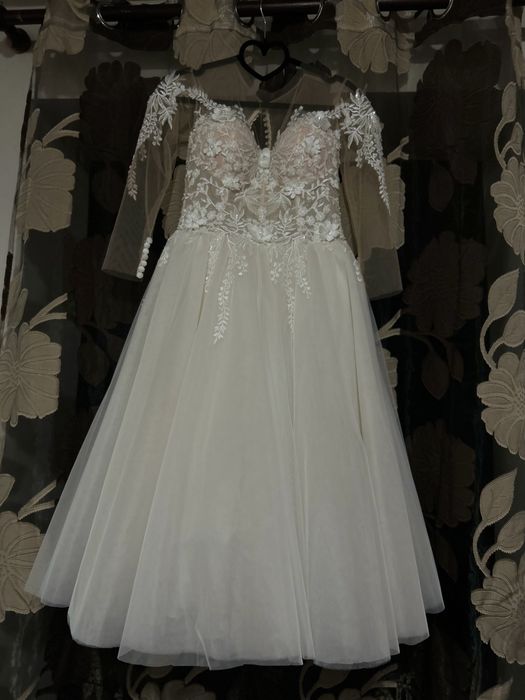 Rochie de mireasa ,tip midi ,xs ,cu maneci lungi bej