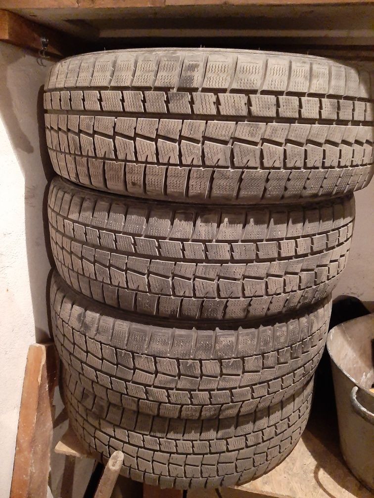 Продаю зимнюю резину 215×60×17, DUNLOP