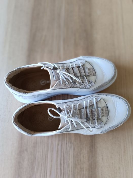 Спортни обувки от естествена кожа