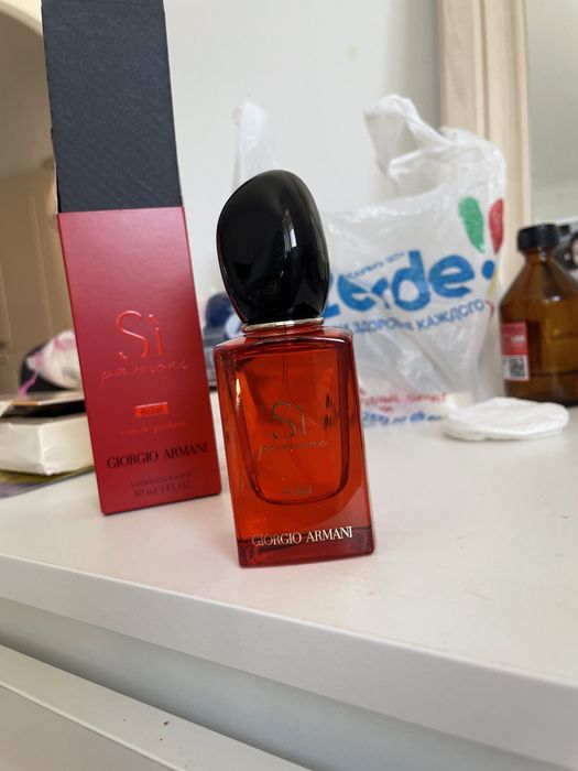 Продам парфюм Si eclat