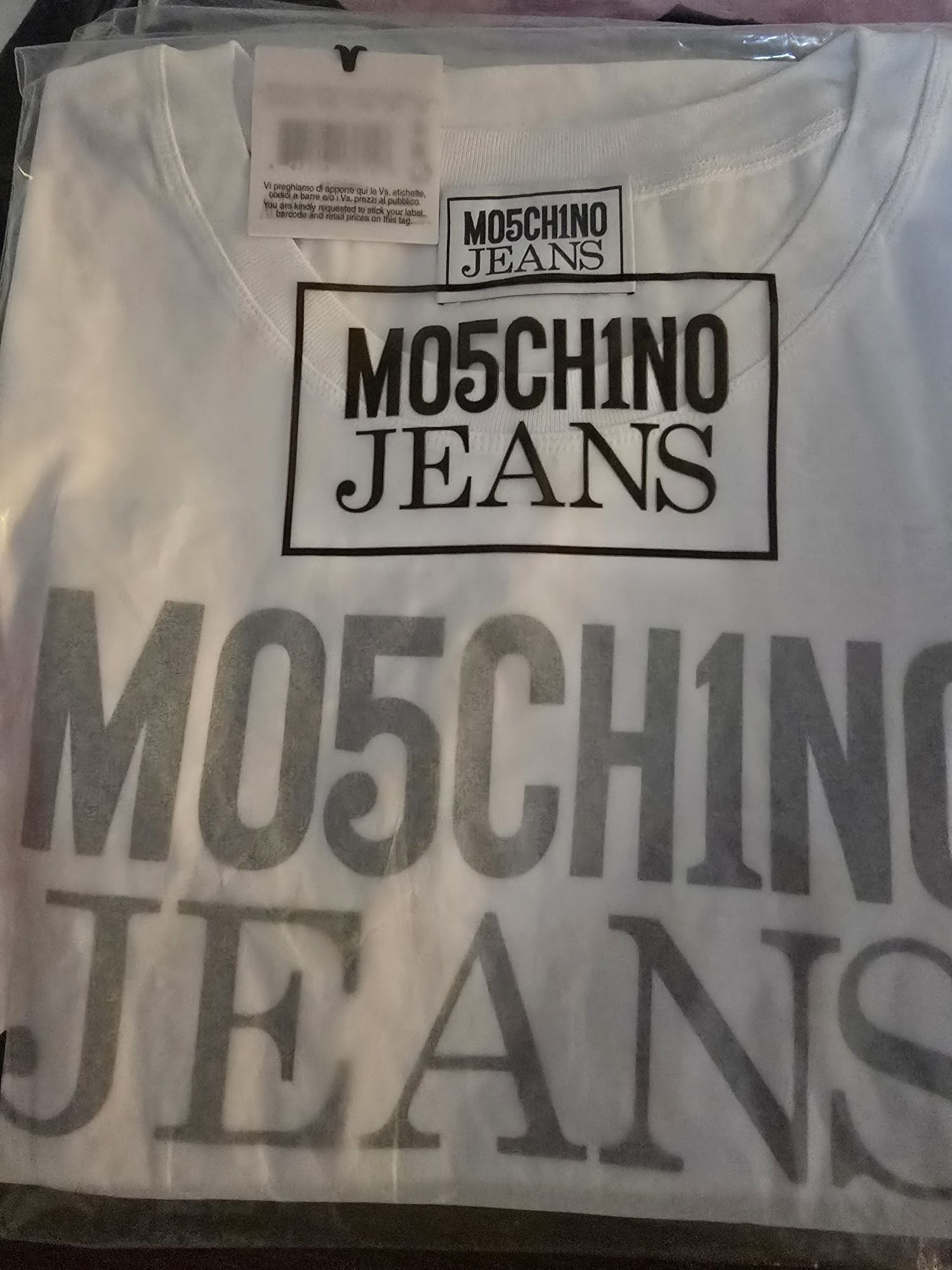 Тениска Moschino,100% памук,XS/S,slim fit ,нова,оригинална!