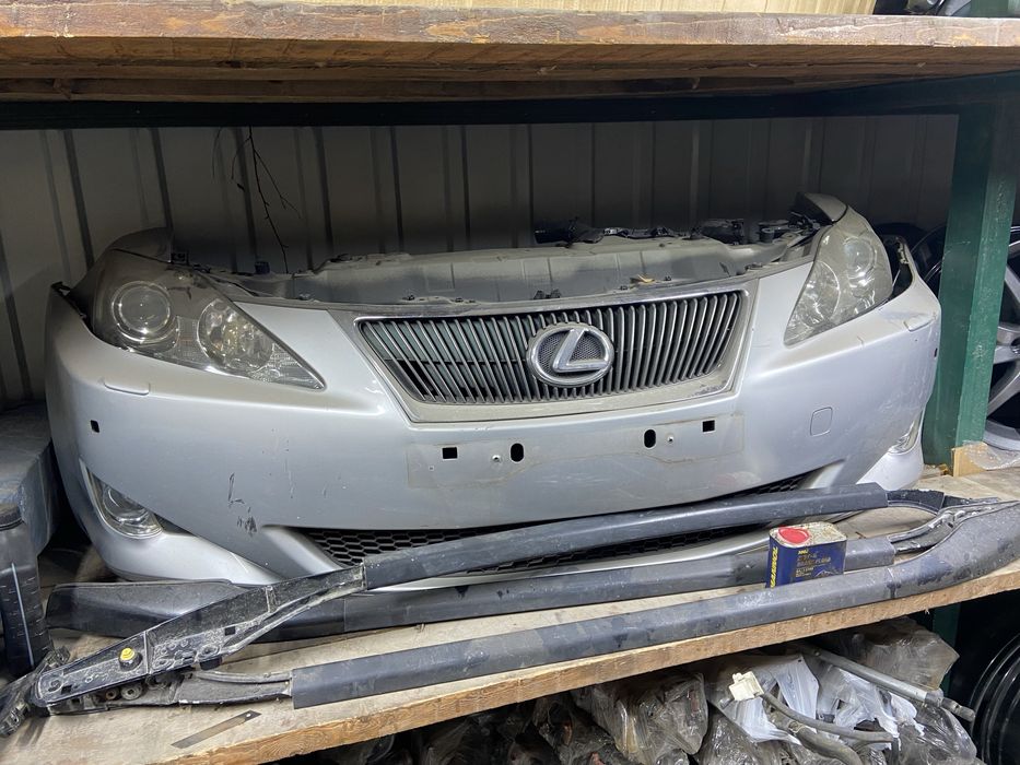 Передний бампер Lexus IS 250