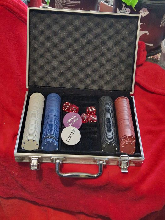 Joc de poker nou.