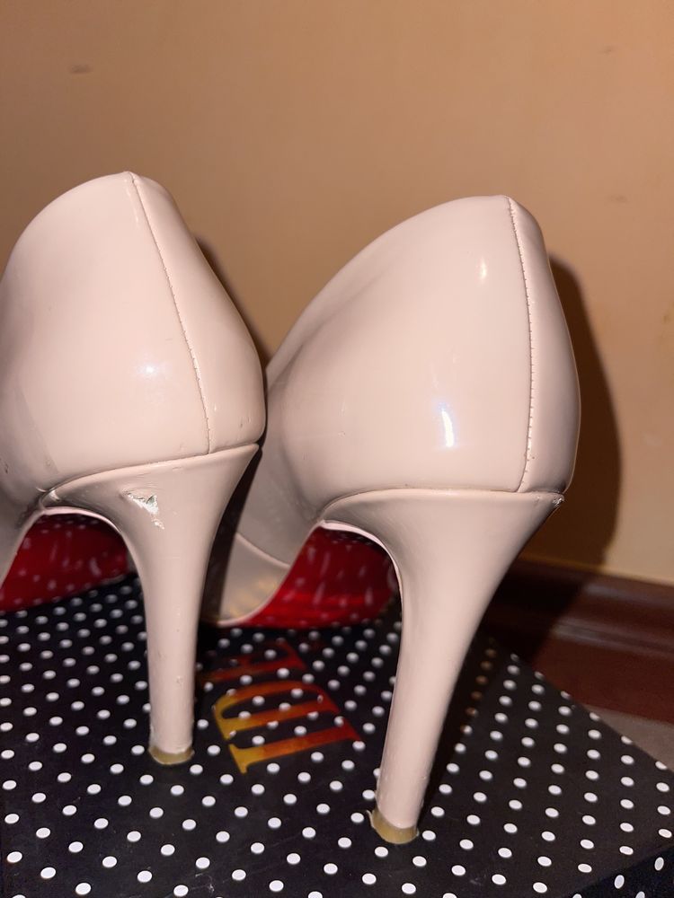 Туфли бежевый женская обувь