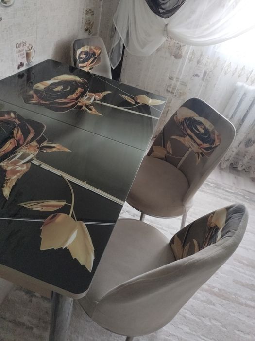 Продам стол и стулья