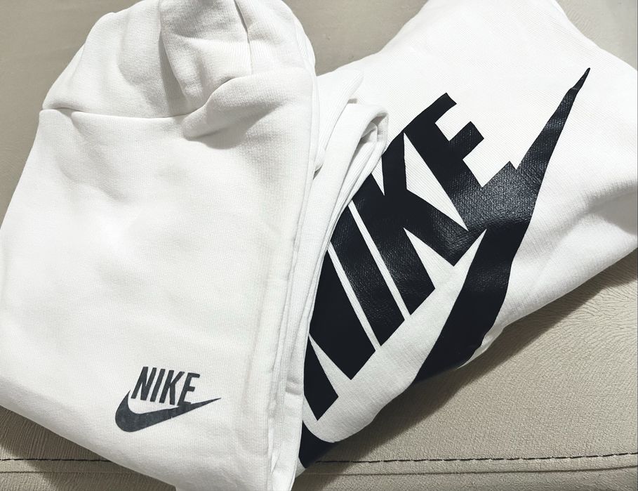 Стилен бял спортен комплект Nike за деца и тийнейджъри (10–15 години)