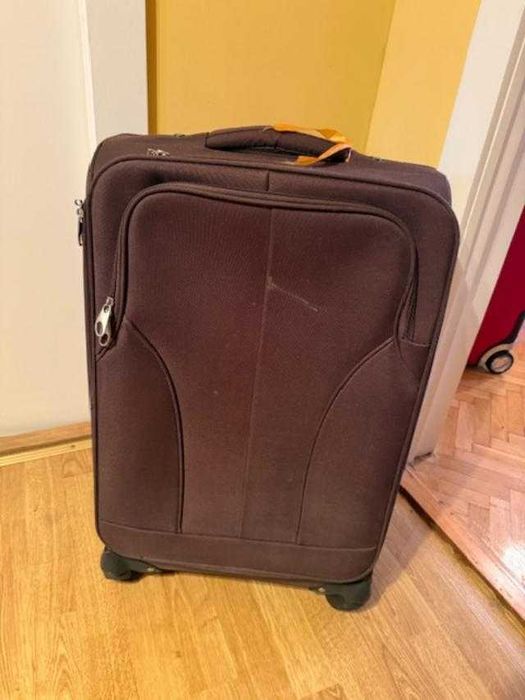 Valiza  foarte buna cu 4 roti 66x45x26cm