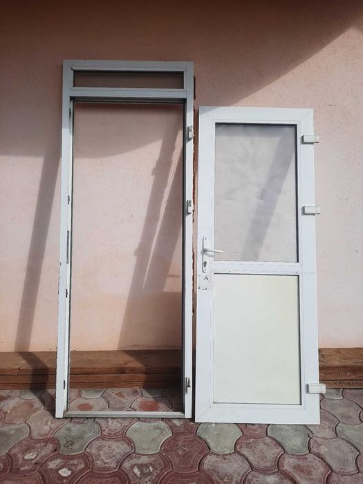 Ușă cu toc+geam termopan antiefractie, pretabil pt. exterior.