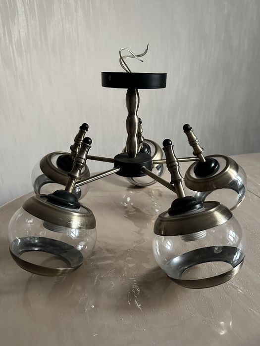 Продам современую  люстру