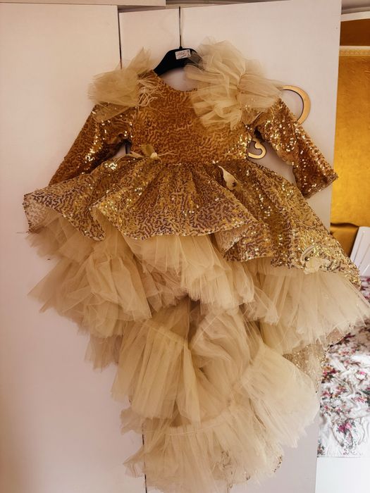 Детска рокля златна