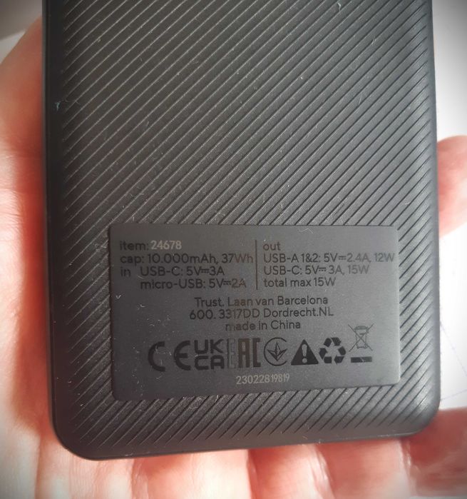 TRUST Primo Powerbank 10000 mAh ECO + 3 cabluri telefoane