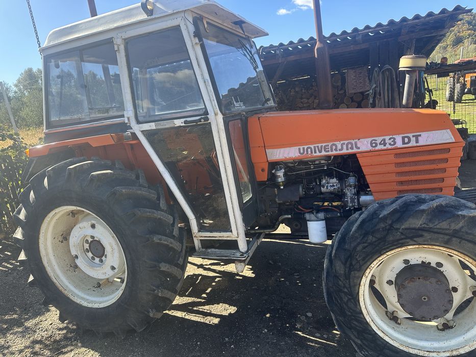 Tractor Universal 643 DTC