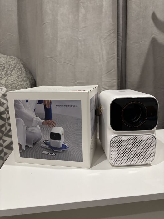 Wanbo T6 Max - стильный проектор в идеальном состоянии