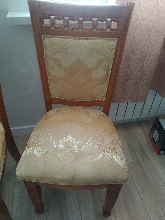 Стулья золотистый