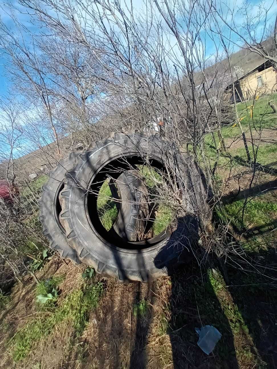 Vand 2 cauciucuri agricole