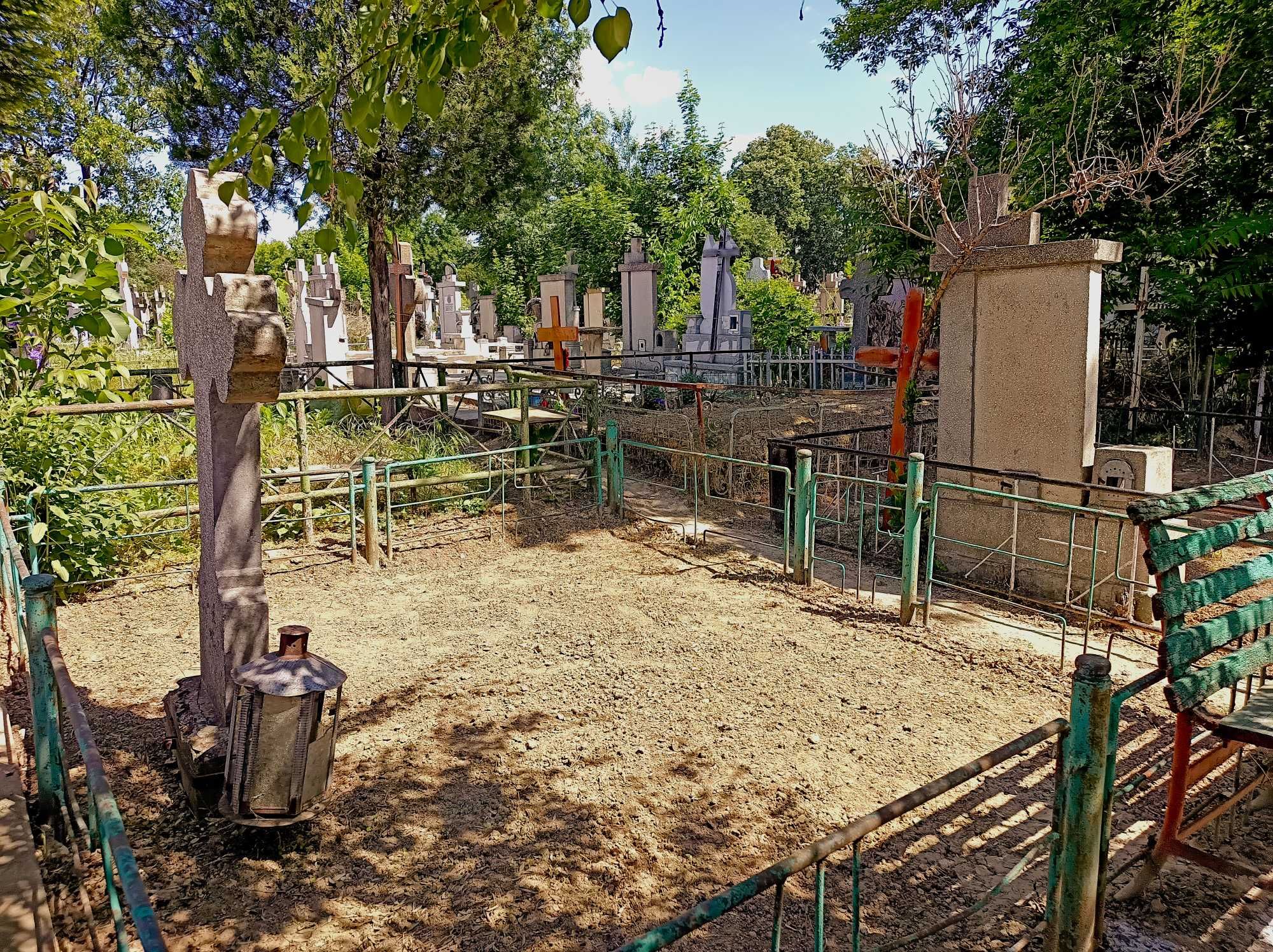 Vand loc de veci dublu in Cimitirul Eternitatea Galati, 3m x 3.6m