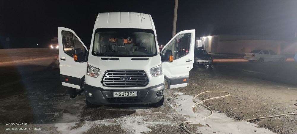 Ford mashinasi sotiladi