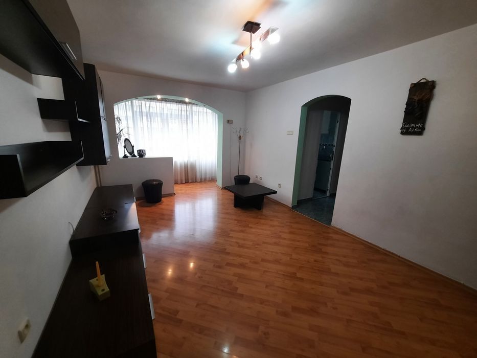 Apartament 3 camere ultracentral de închiriat