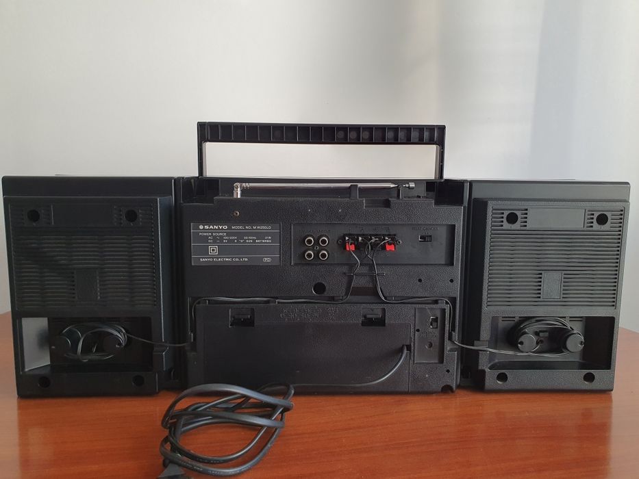 Radiocasetofon boombox retro Sanyo stare excelenta