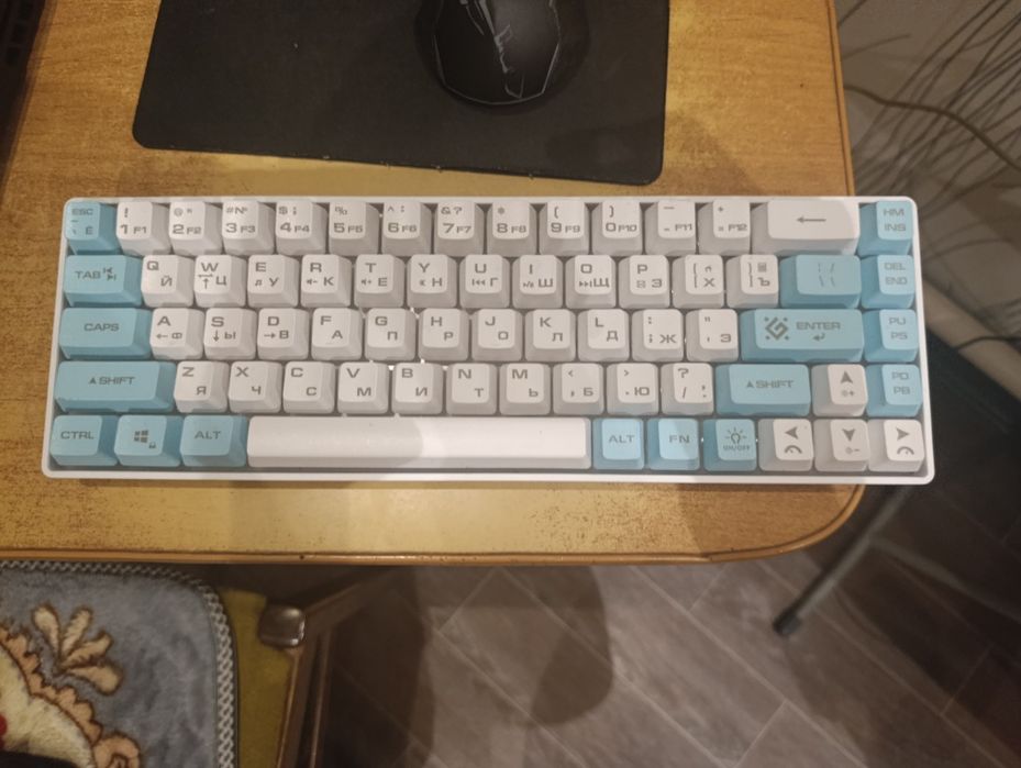 продам игровую клавиатуру с подсветкой