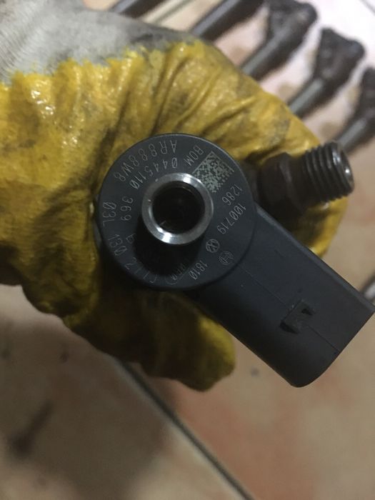 Injector 2.0tdi euro5 vw audi Skoda seat cod 03L130277J pret 100€/buc