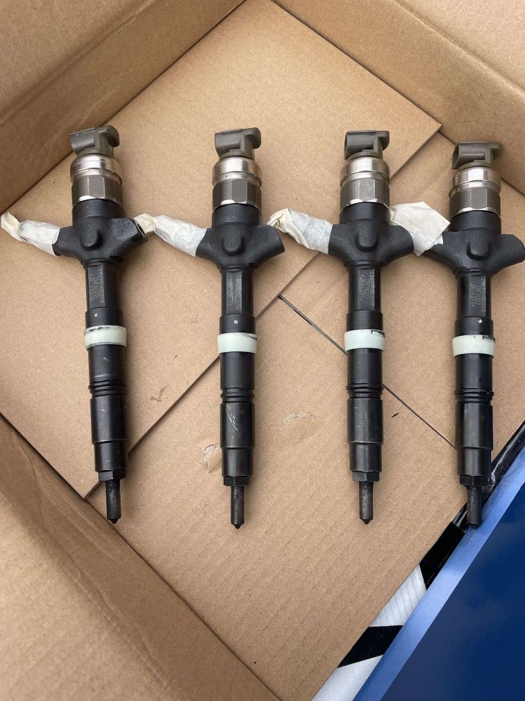 Injectoare Toyota Avensis