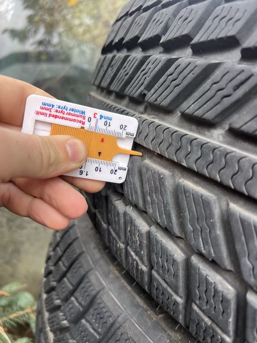 Зимни гуми 225/50/18 в много добро състояние.DOT18