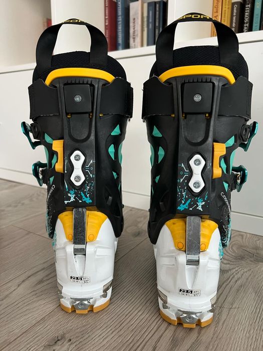 Clapari ski de tura femei La Sportiva Shadow