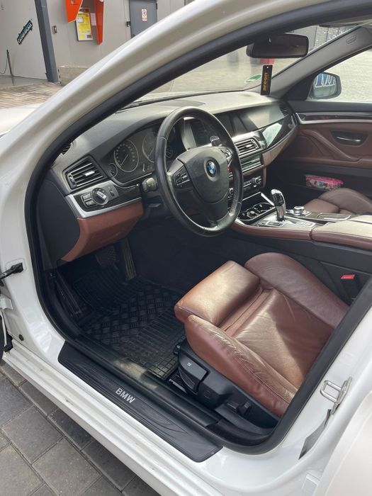 Vând BMW 520d F11