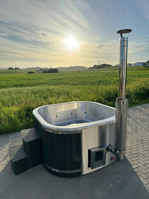 Квадратно джакузи с всички екстри