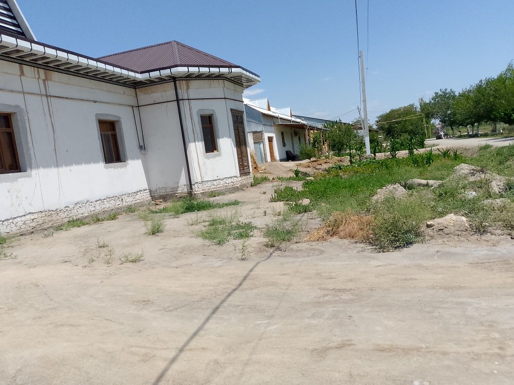 700кв ховли жой сотилади