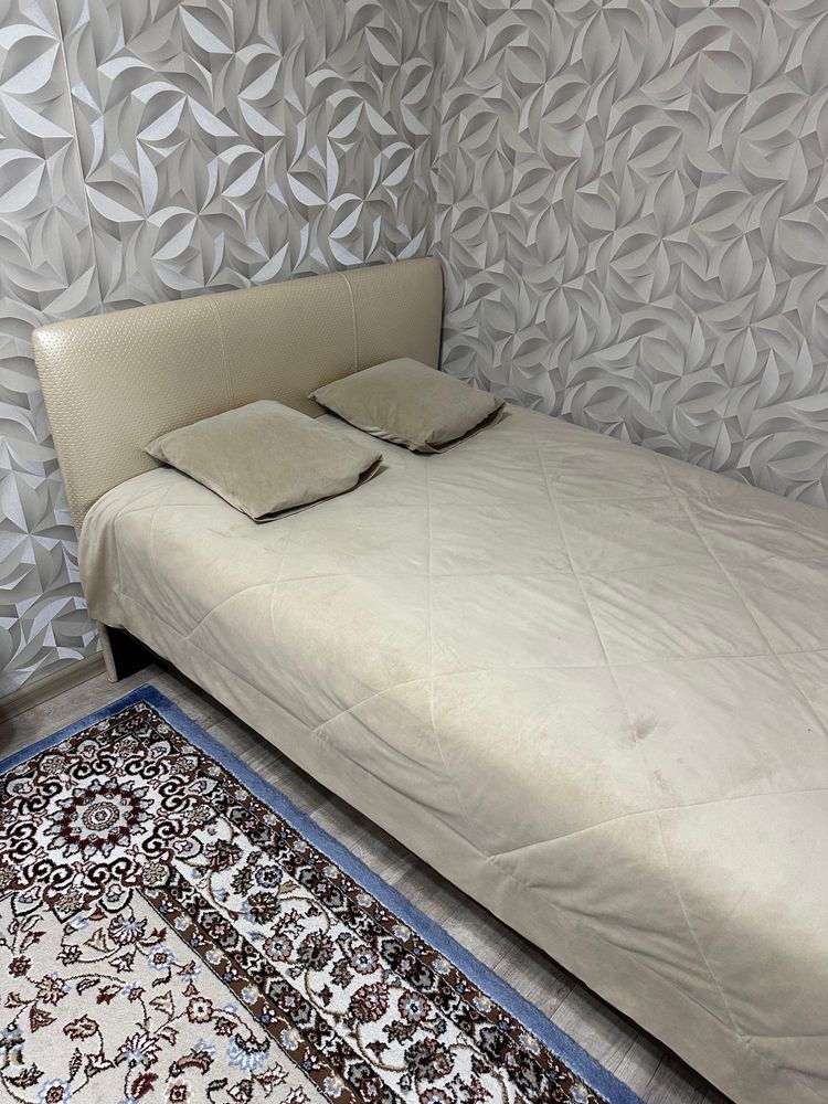 Кроват в хорошем состояние
