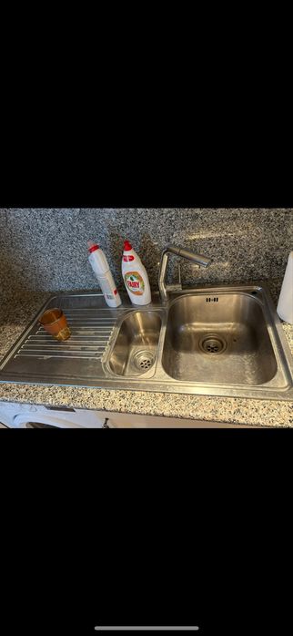 Кухня в отлином состоянии вместе с камнем