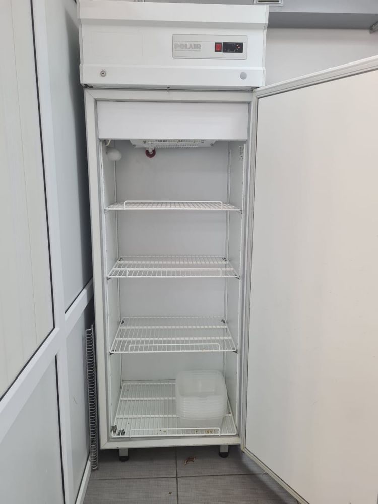Продам полупромышленный холодильник