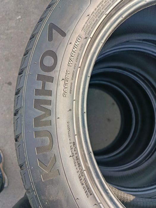 235_55_R19 Kumho Kareya