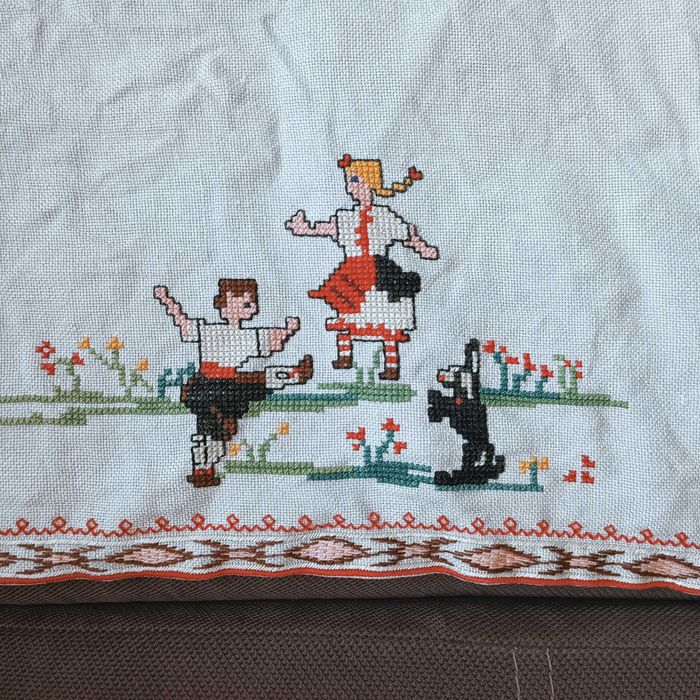 Стар български ковьор с народни мотиви - 60/60см