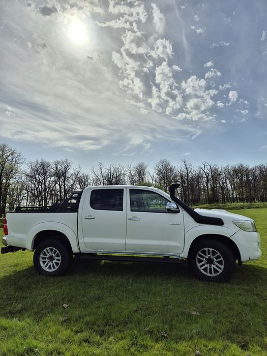 Toyota Hilux automata 2014 pret fix 11.500 euro